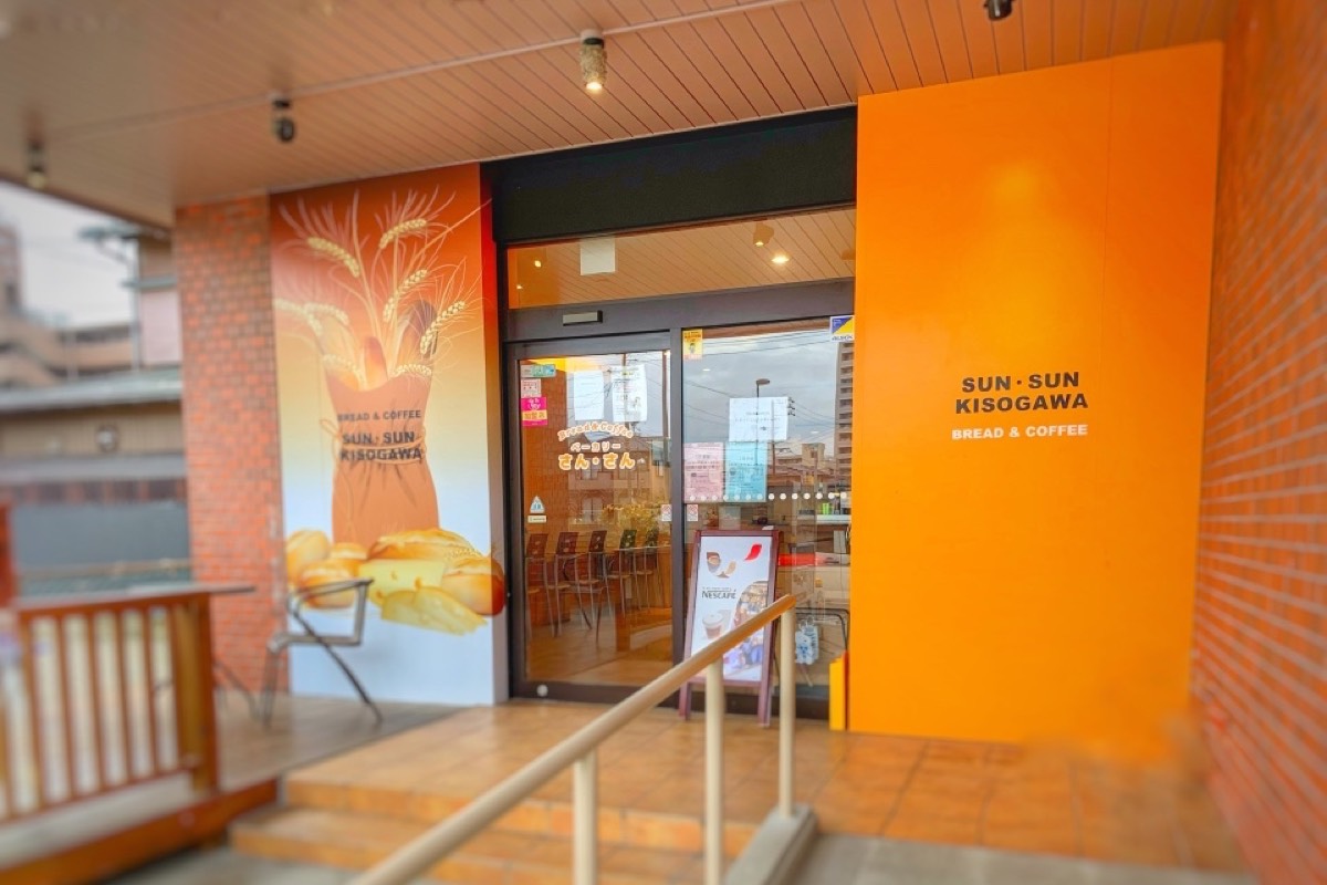木曽川駅前ベーカリーの店頭